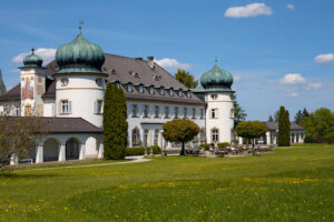 Im Schloss Höhenried residierte die "last Queen of Bavaria", Wilhelmina Busch-Woods, bis zu ihrem Tod. (Foto: Jörn Kachelriess)
