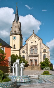 Die Kirche St. Andreas in Selb. Zur Zeit der beiden Kontrahenten Geißler und von Reitzenstein stand hier noch ein Vorgängerbau. Nach einem Stadtbrand wurde 1856 an gleicher Stelle die neue Stadtkirche erbaut. (Foto: Wolfgang Bouillon, Bayreuth)