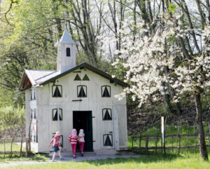 Das Bienenhaus im Bauernhofmuseum Amerang: Sieht es nicht aus wie eine kleine Schweizer Villa?